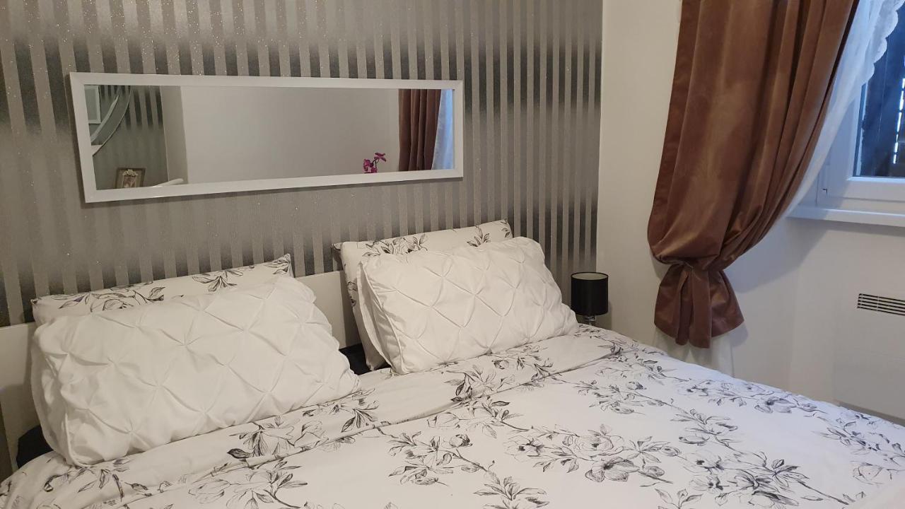 Apartments Paris Umag Exterior photo